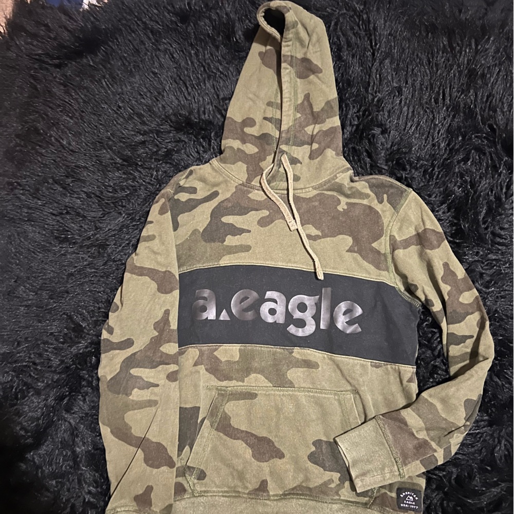 Men’s AE sweatshirt
